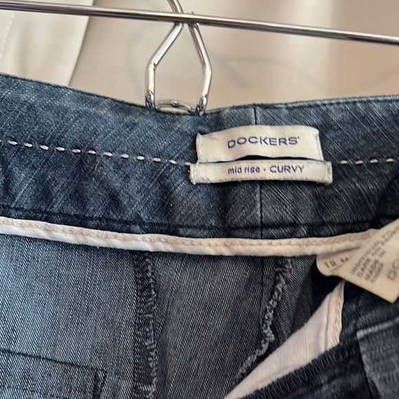 Dockers Mid rise Curvy Metro Pant Wide Leg - Picture 2 of 3